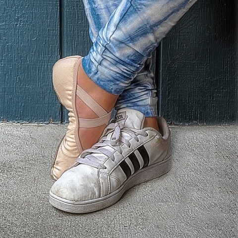 Buty treningowe i stopy tancerza oraz ich higiena